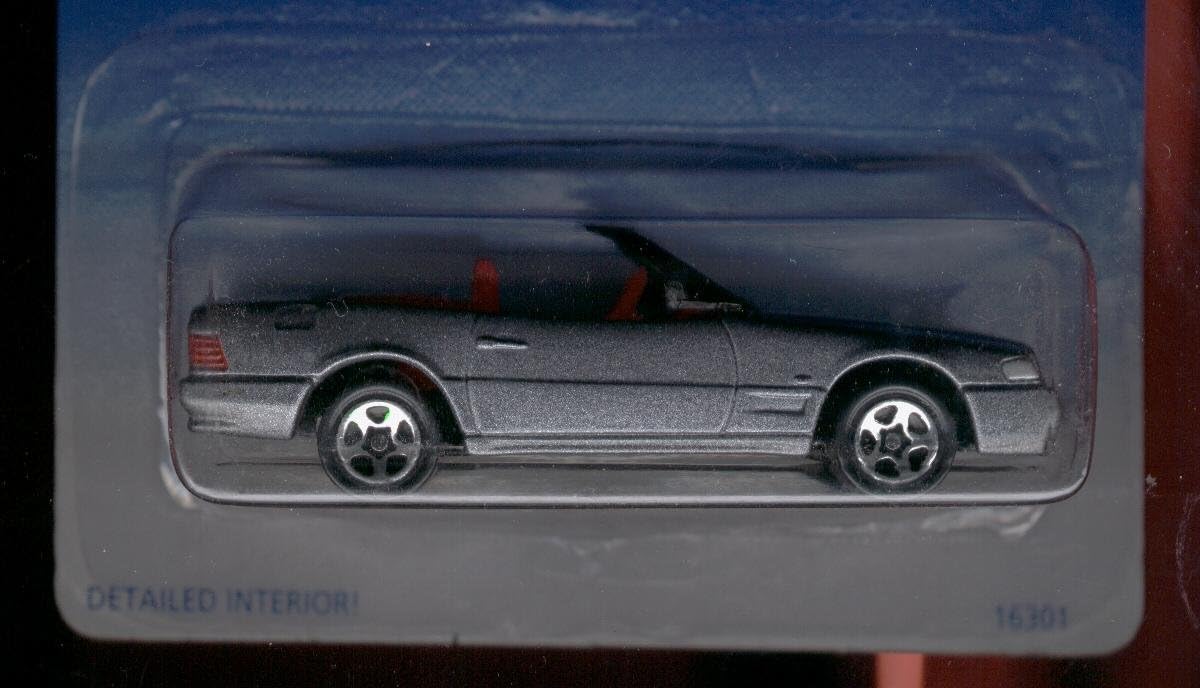 1:64 Scale Mercedes 500sl D880