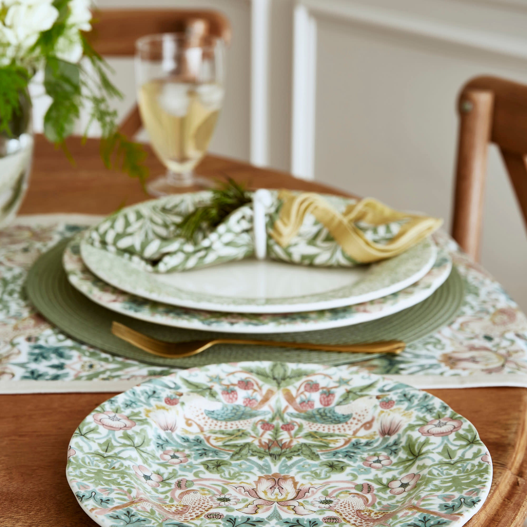 Multicolored Luncheon Plate Set of 4 H859