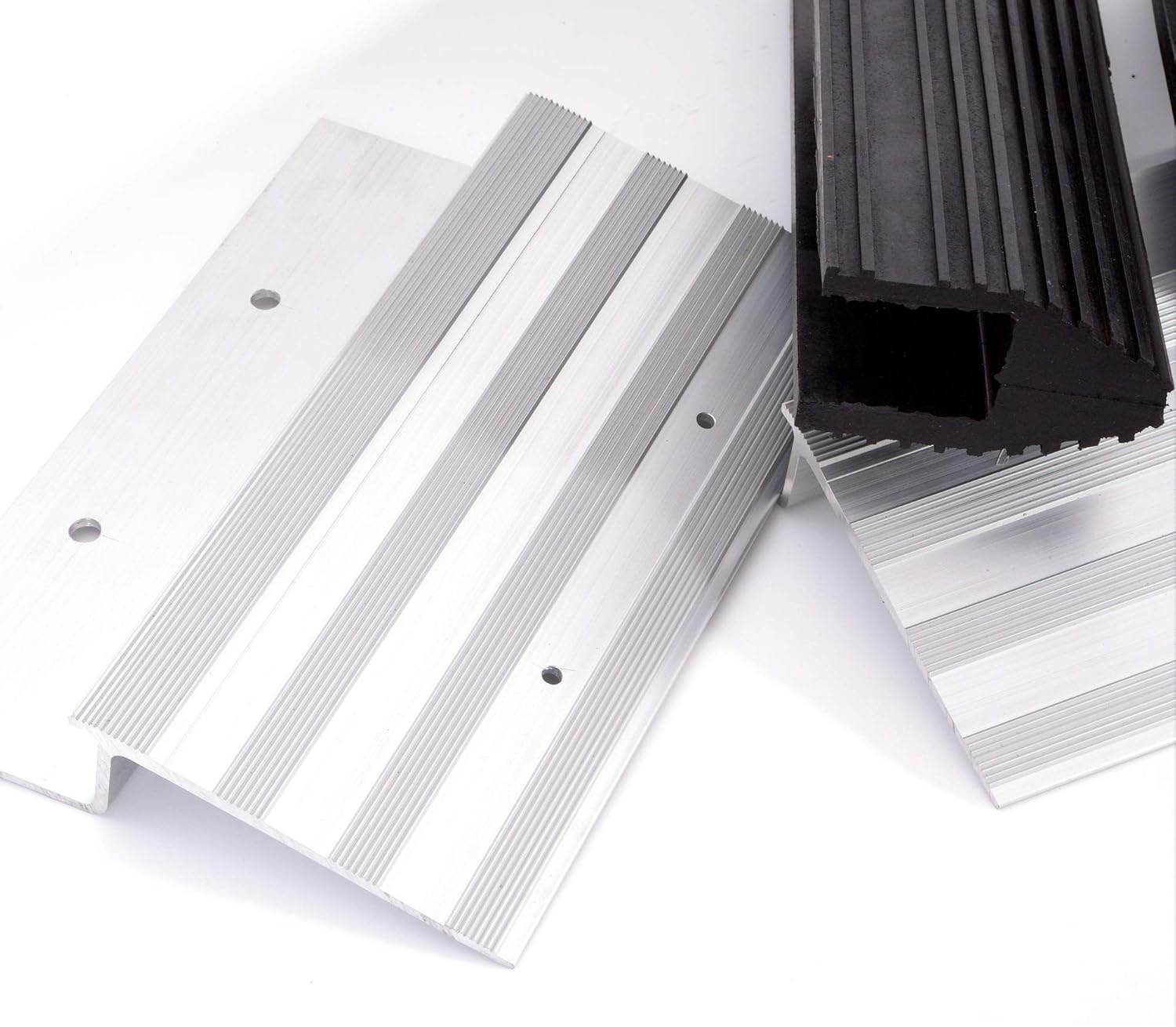 Truck and Trailer Loading Ramp Kit with Aluminum Brackets and Rubber Feet, Pack of 2 O400685