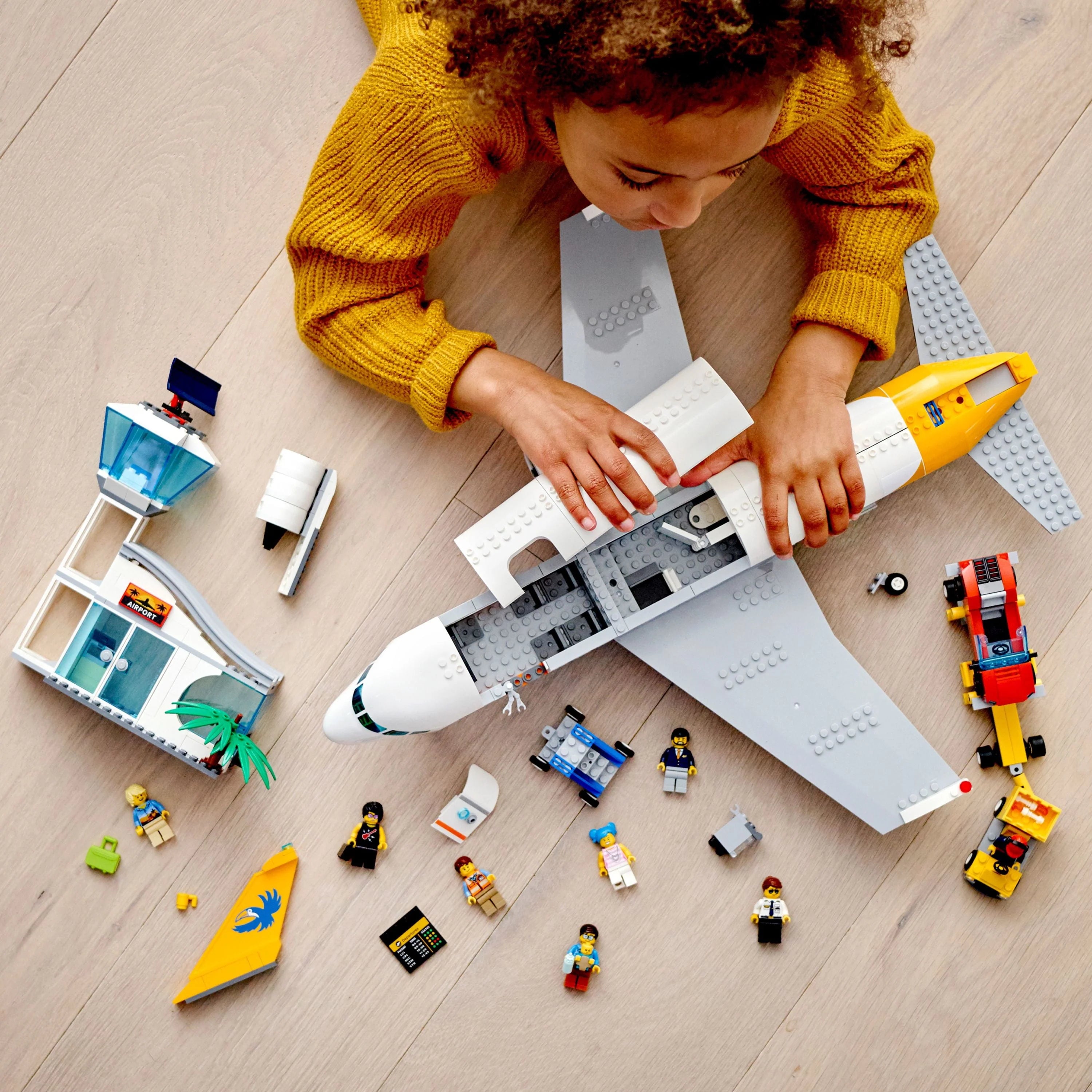 Passenger Airplane Building Toy (669 Pieces) E61602