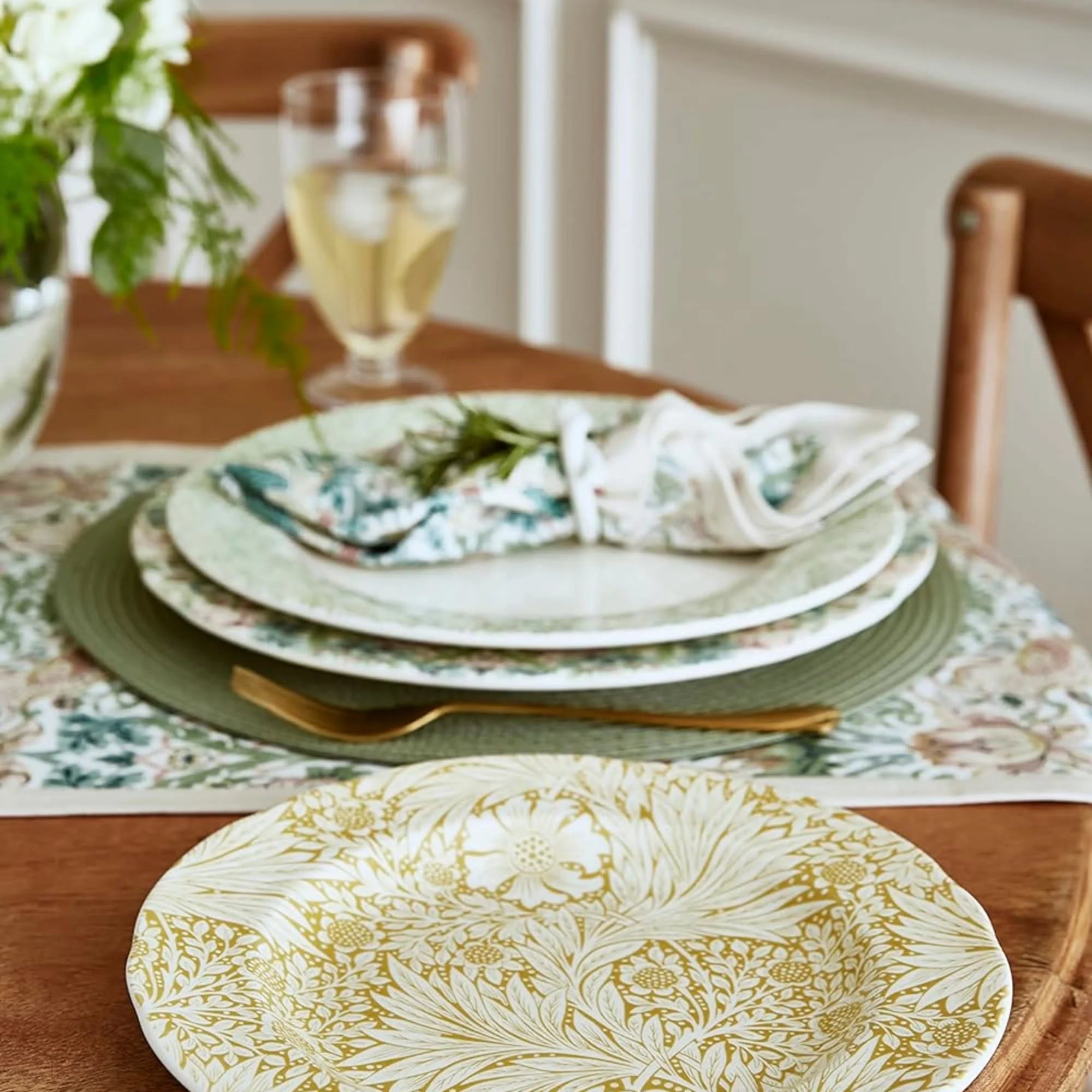 Multicolored Luncheon Plate Set of 4 H859