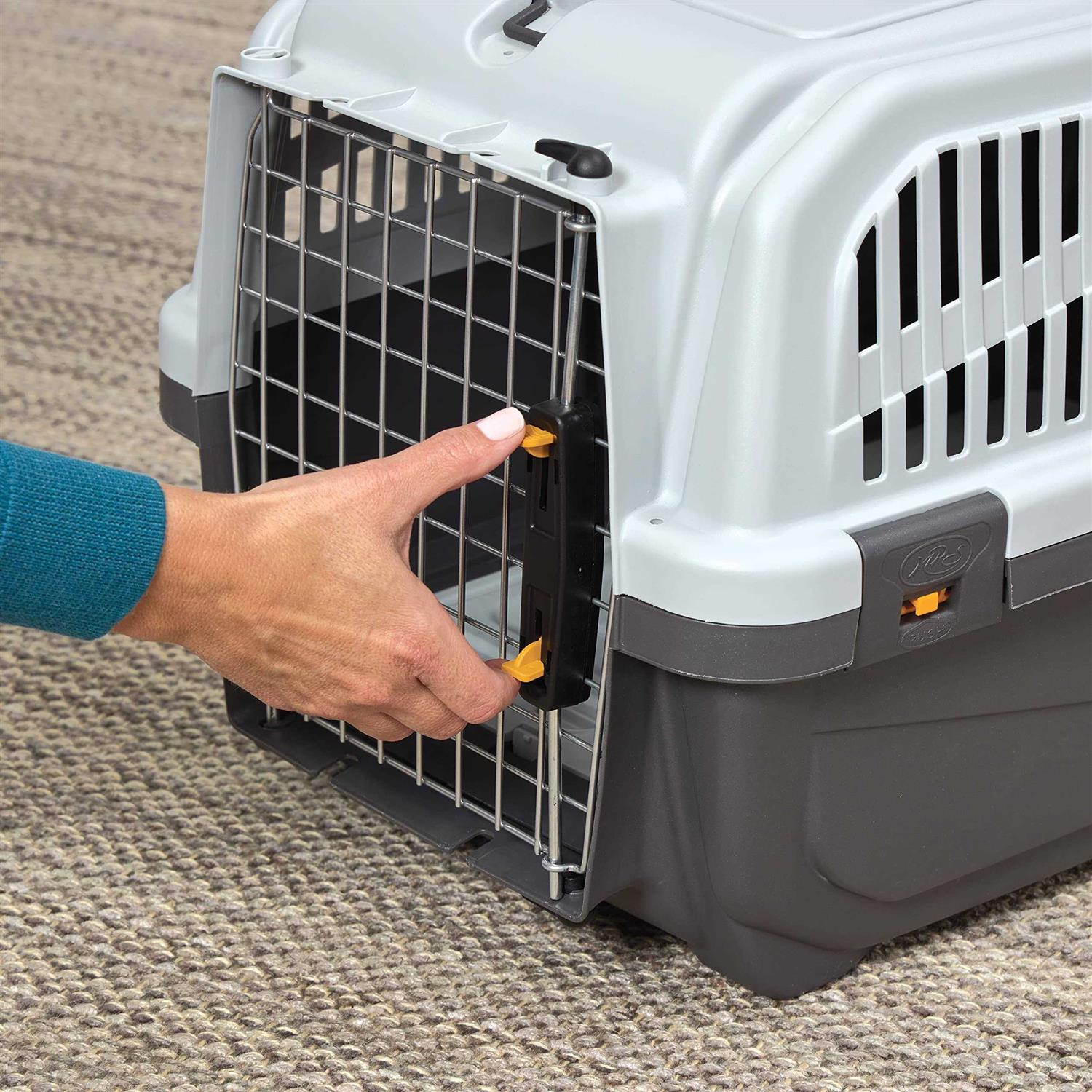 Plastic Cat Carrier with Integrated Litter Pan Z53130